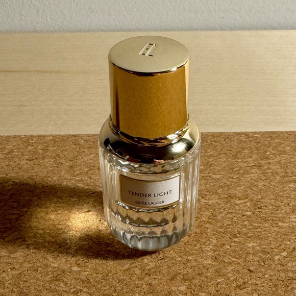 Estée Lauder Tender Light - Picture 1 of 2